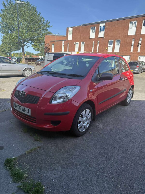 Toyota Yaris Ion - Image 3